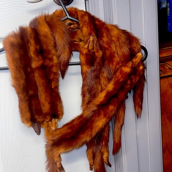 Mink Shawl gorgeous FUR purchased from the people who help keep the foxes alive - Picture 3 of 10